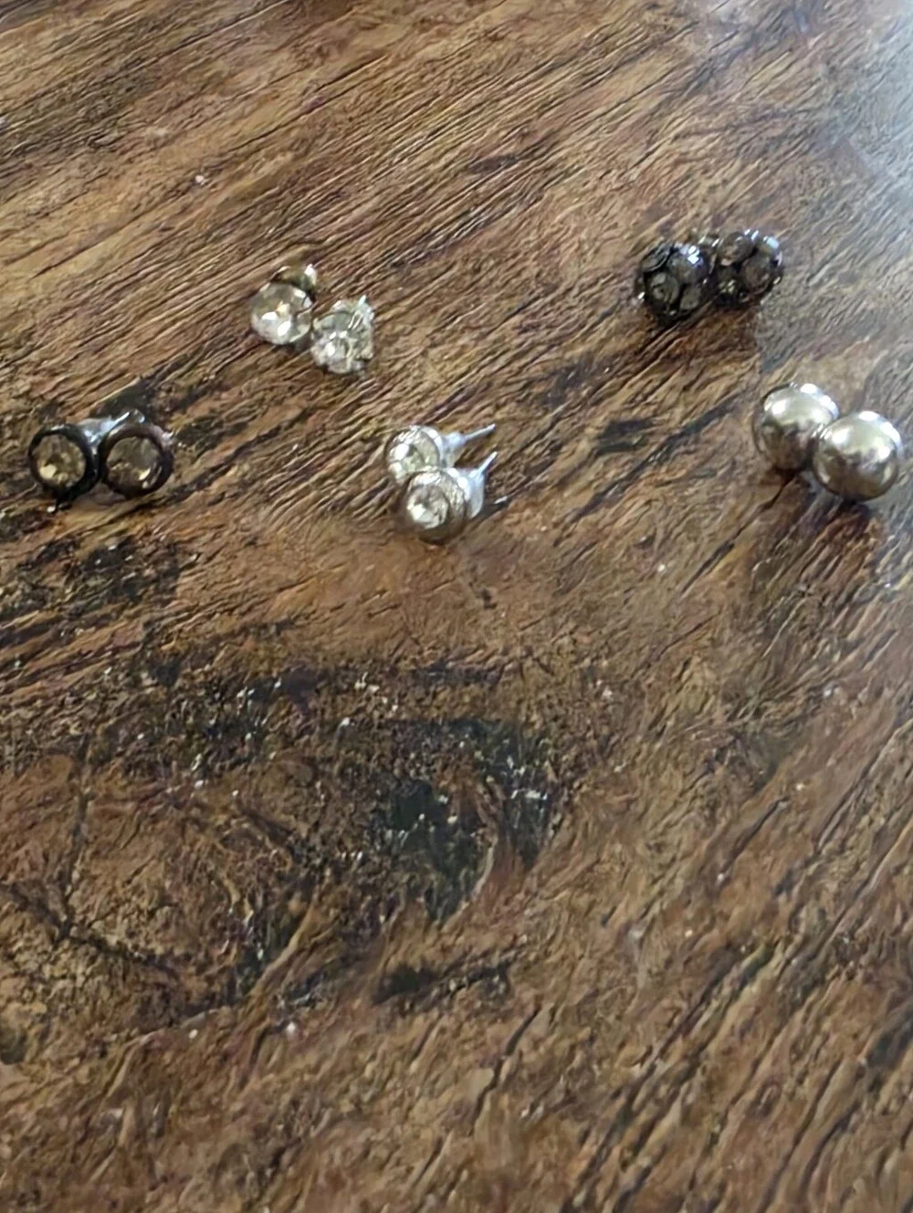 5 pair of stud earrings